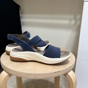 Womens Bionica blue sandals size 6